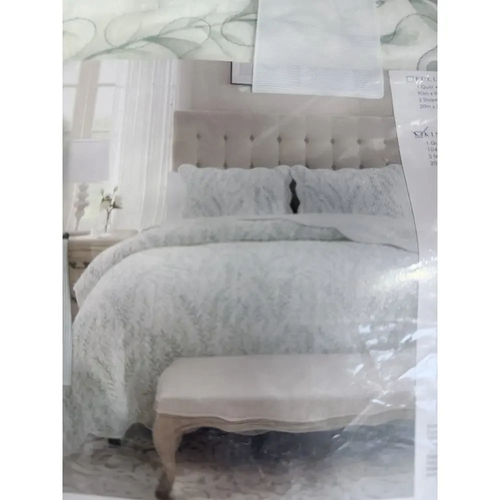 VCNY Home Floral Bright White Iceberg Green Quilt Set King Size